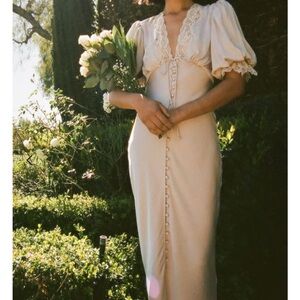 Rumored Cream Puff Sleeve Wedding Dress